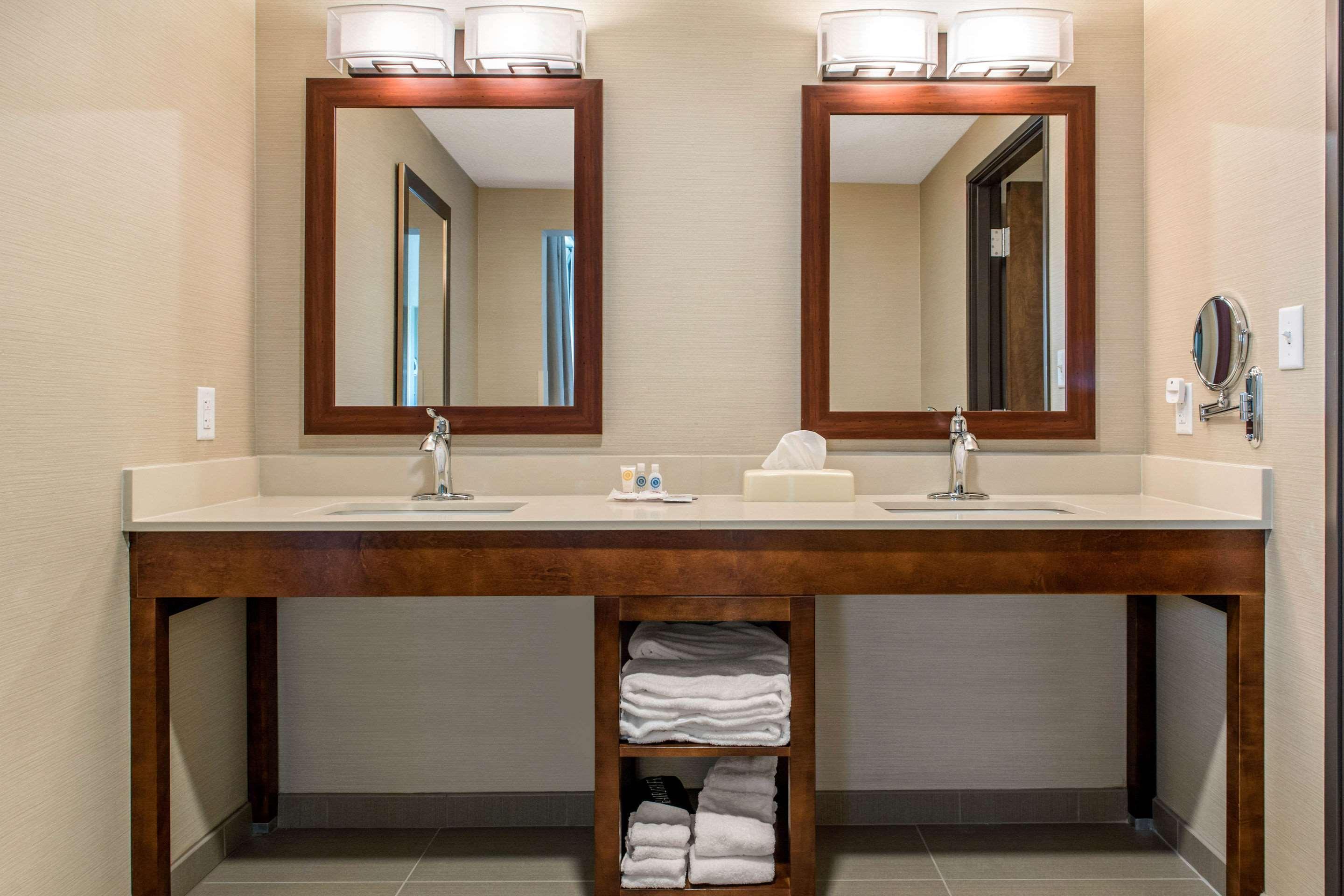คอมฟอร์ต สวีท โคลัมบัสแอร์พอร์ต Hotel ภายนอก รูปภาพ