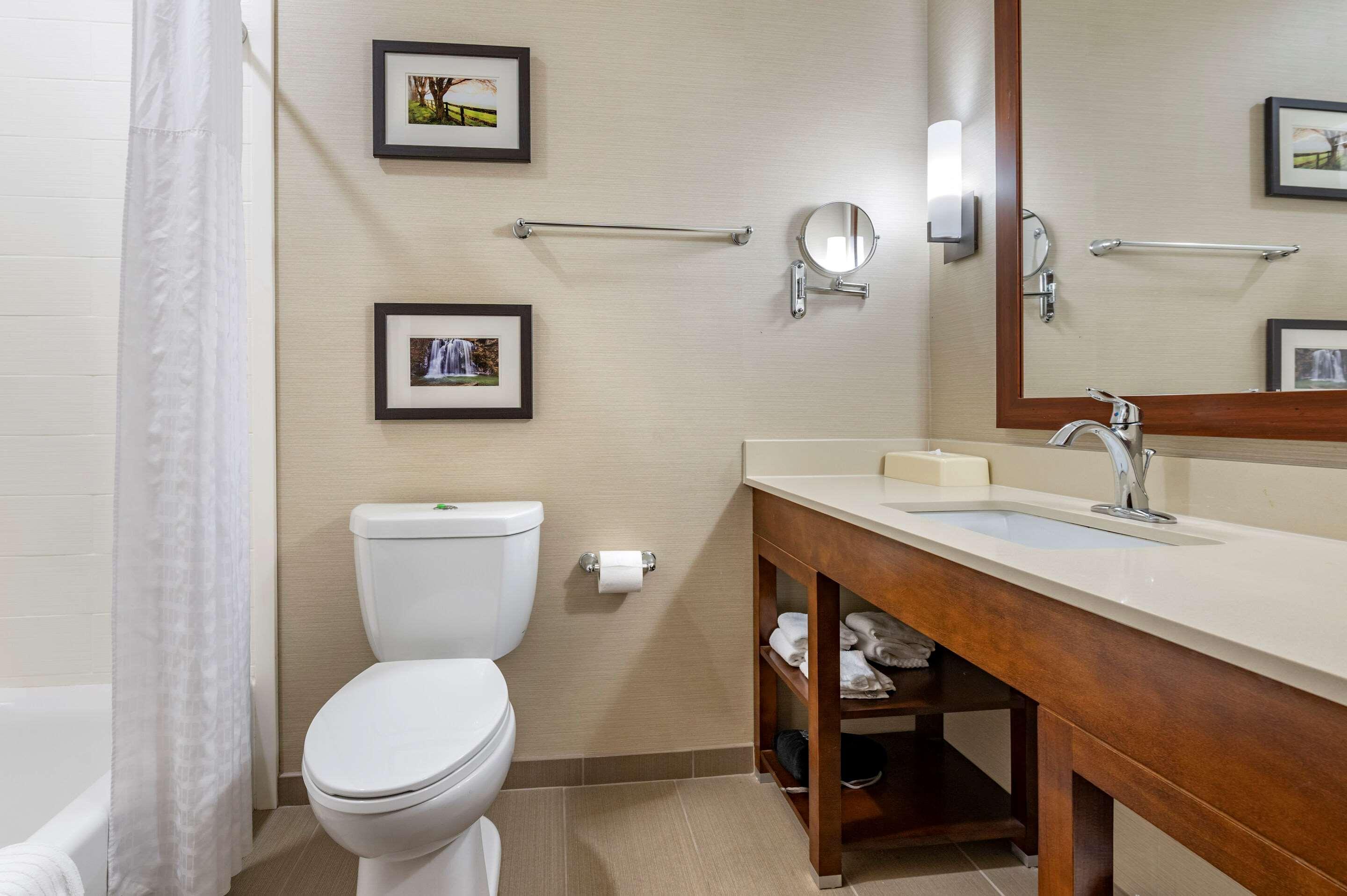 คอมฟอร์ต สวีท โคลัมบัสแอร์พอร์ต Hotel ภายนอก รูปภาพ